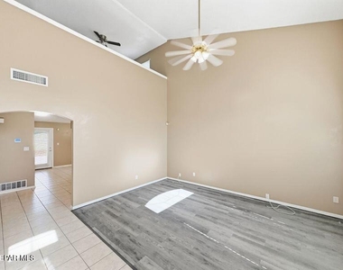 2108 Setting Sun Drive - Photo Thumbnail 9