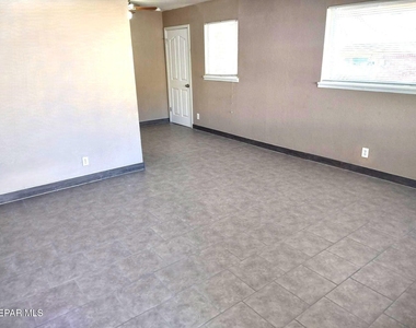 8724 Polaris Street - Photo Thumbnail 3