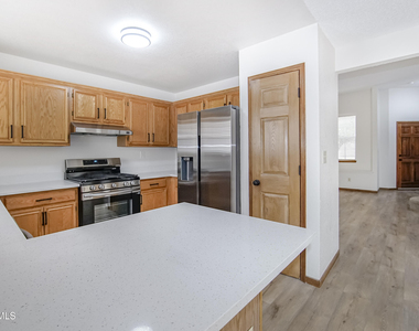 929 Totonaca Lane - Photo Thumbnail 9