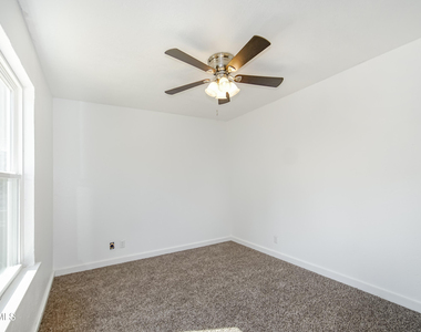 908 Los Pinos Way - Photo Thumbnail 10