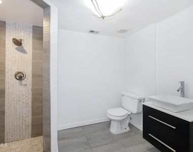 908 Los Pinos Way - Photo Thumbnail 11