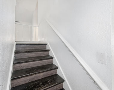 908 Los Pinos Way - Photo Thumbnail 14
