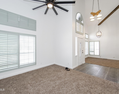 908 Los Pinos Way - Photo Thumbnail 7