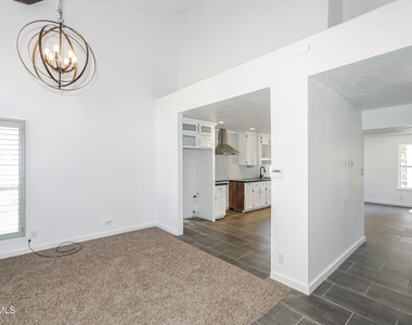 908 Los Pinos Way - Photo Thumbnail 4