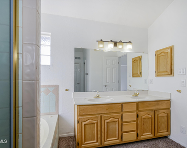 908 Los Pinos Way - Photo Thumbnail 21