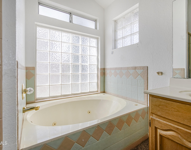 908 Los Pinos Way - Photo Thumbnail 22