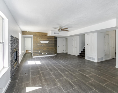 908 Los Pinos Way - Photo Thumbnail 8