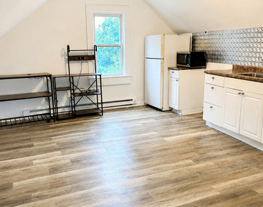 53-55 Davis Avenue - Photo Thumbnail 12