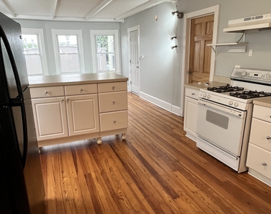 53-55 Davis Avenue - Photo Thumbnail 4