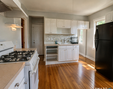 53-55 Davis Avenue - Photo Thumbnail 1