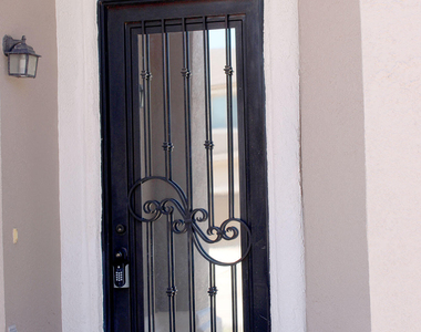 5040 Gold Ranch Avenue - Photo Thumbnail 2