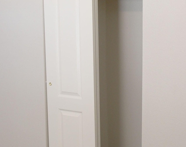 5040 Gold Ranch Avenue - Photo Thumbnail 4