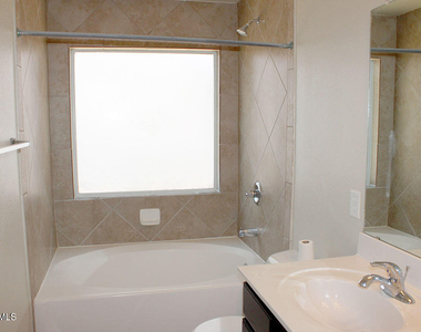 5040 Gold Ranch Avenue - Photo Thumbnail 11