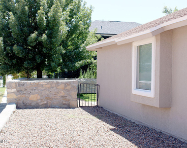 5040 Gold Ranch Avenue - Photo Thumbnail 3