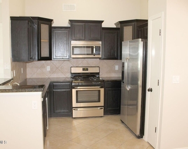 5040 Gold Ranch Avenue - Photo Thumbnail 6