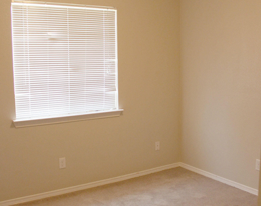5040 Gold Ranch Avenue - Photo Thumbnail 13