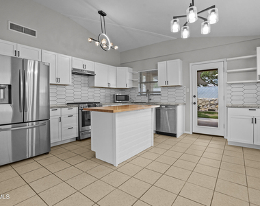 10039 Paloma Drive - Photo Thumbnail 11