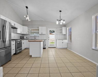 10039 Paloma Drive - Photo Thumbnail 8
