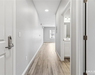 10 Steele Boulevard - Photo Thumbnail 2
