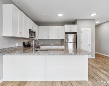 10 Steele Boulevard - Photo Thumbnail 13