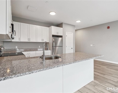 10 Steele Boulevard - Photo Thumbnail 17