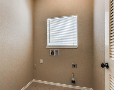 3172 Hidden Valley Drive - Photo Thumbnail 13