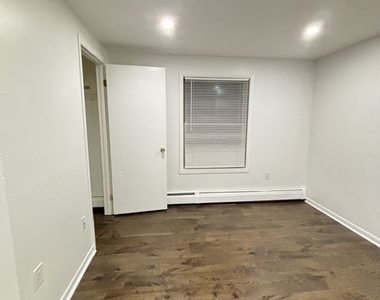 1387 Quinnipiac Avenue - Photo Thumbnail 16