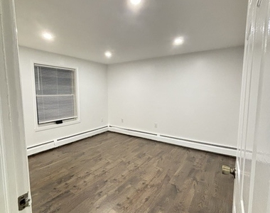 1387 Quinnipiac Avenue - Photo Thumbnail 10