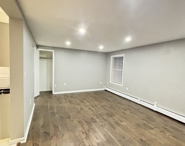1387 Quinnipiac Avenue - Photo Thumbnail 4