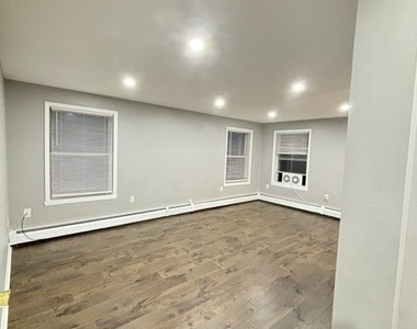 1387 Quinnipiac Avenue - Photo Thumbnail 5