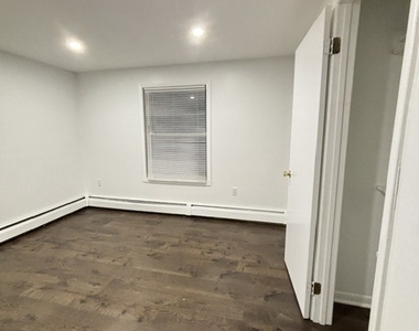 1387 Quinnipiac Avenue - Photo Thumbnail 18