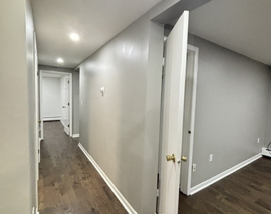 1387 Quinnipiac Avenue - Photo Thumbnail 3
