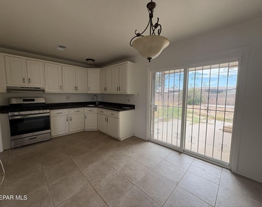 4900 Debeers Drive - Photo Thumbnail 5