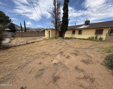 4900 Debeers Drive - Photo Thumbnail 24