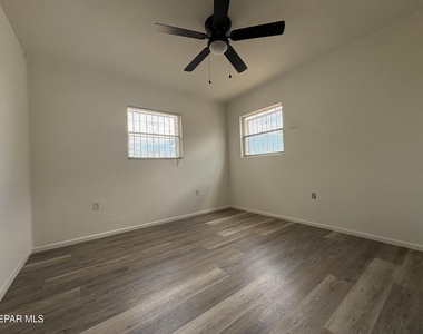 4900 Debeers Drive - Photo Thumbnail 9