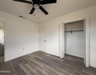 4900 Debeers Drive - Photo Thumbnail 14