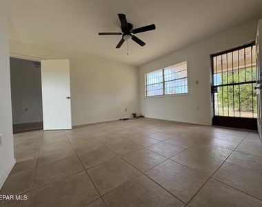 4900 Debeers Drive - Photo Thumbnail 3