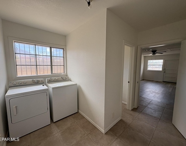 4900 Debeers Drive - Photo Thumbnail 20