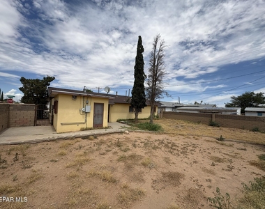 4900 Debeers Drive - Photo Thumbnail 25