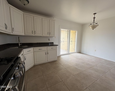 4900 Debeers Drive - Photo Thumbnail 7