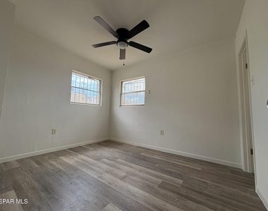 4900 Debeers Drive - Photo Thumbnail 13