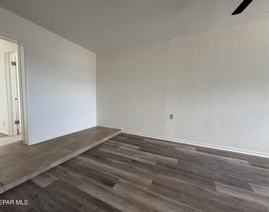 4900 Debeers Drive - Photo Thumbnail 21