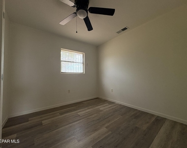 4900 Debeers Drive - Photo Thumbnail 12