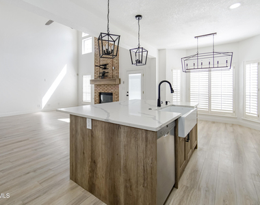 918 Bellacumbre Drive - Photo Thumbnail 25