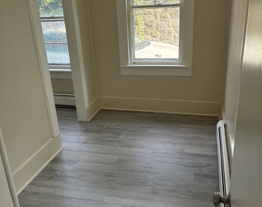 28 Comstock Street - Photo Thumbnail 8