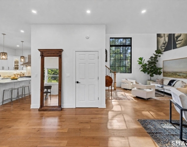 6 Abbotts Lane - Photo Thumbnail 5