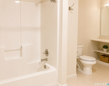 220 Castle Avenue - Photo Thumbnail 7