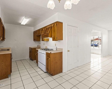 11701 Henry Phipps Drive - Photo Thumbnail 4