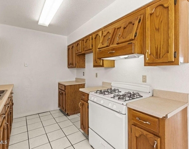 11701 Henry Phipps Drive - Photo Thumbnail 5