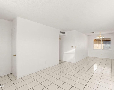 11701 Henry Phipps Drive - Photo Thumbnail 9